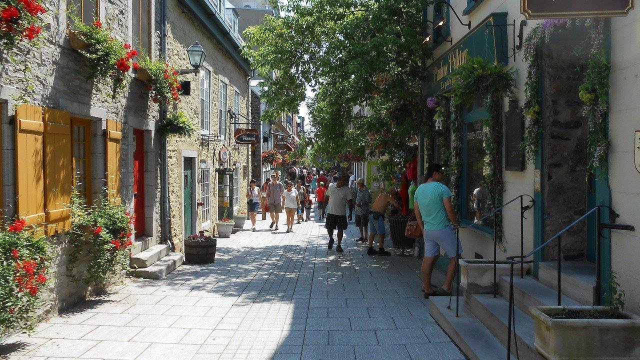 9 Great Podcasts To Help You Learn French In 2025