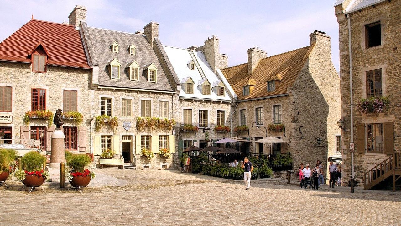 Learning French? These 16 French YouTube Channels Will Help